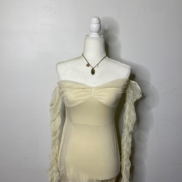 Sexy off the shoulder Dress - Picture 2 of 9